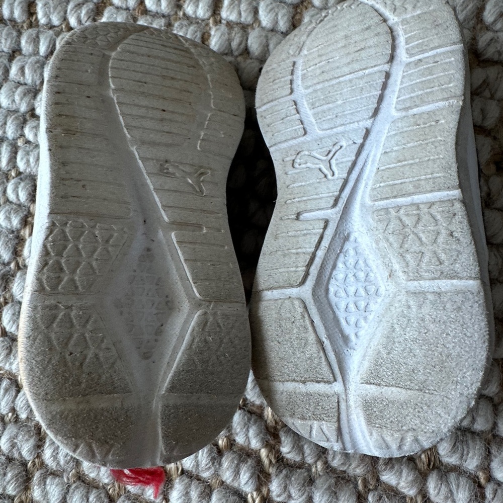 Puma shoes size 10c for toddler size 4T - Picture 2 of 8